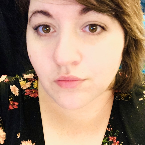 Meet your Posher, Amanda - Picture 3 of 3